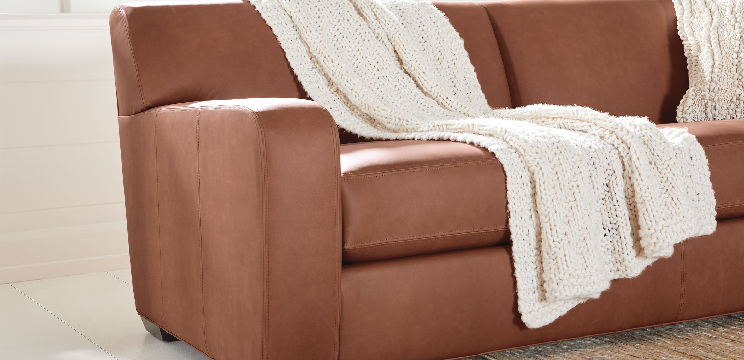 Kellan Modern Leather Club Sofa_3