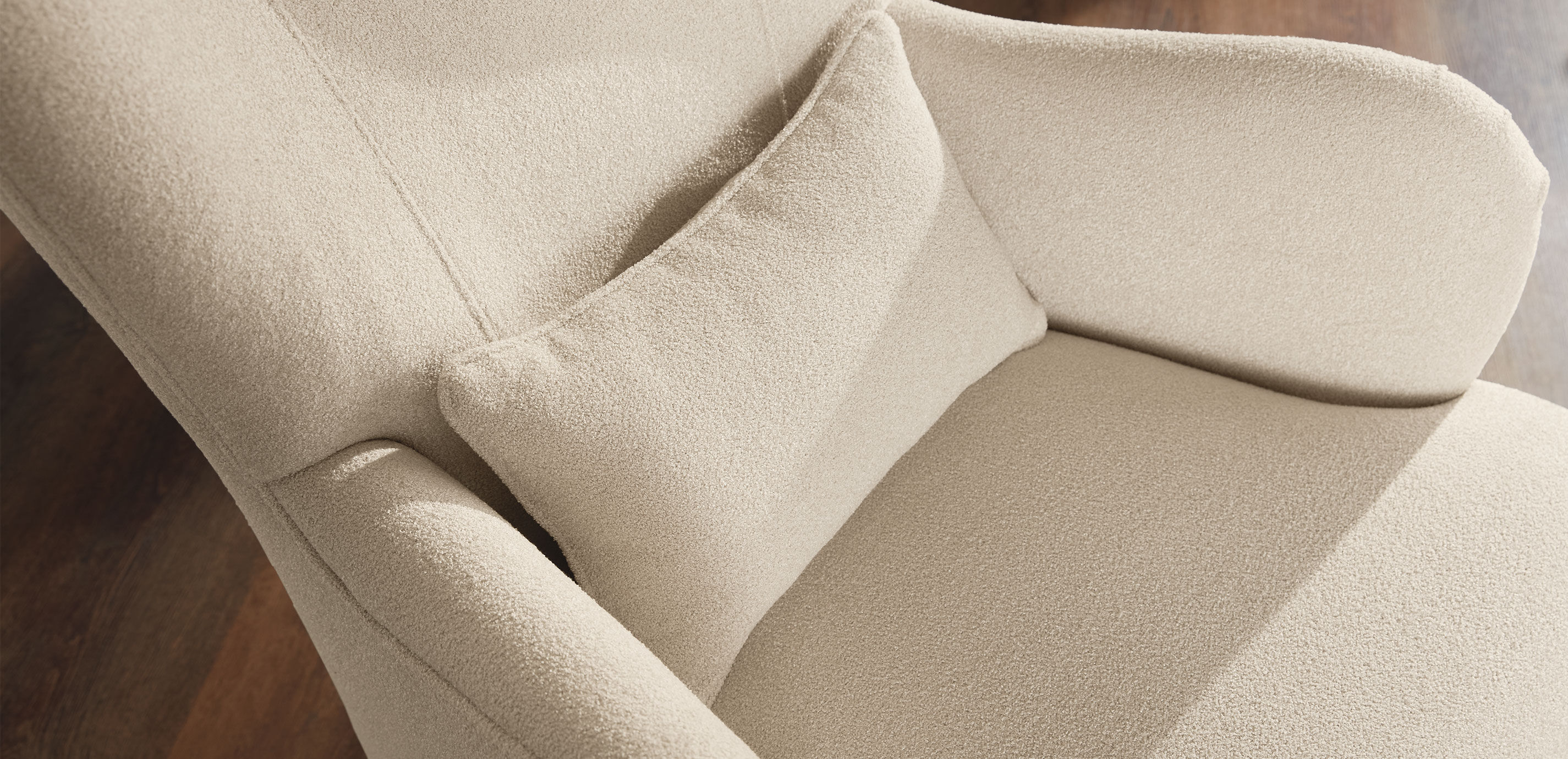 Alarik Modern Wing Chair_6