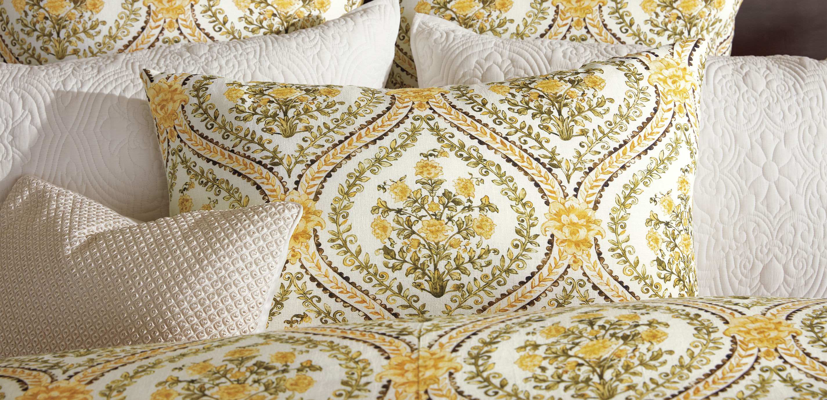 Gold Floral Duvet Cover and Shams Set_5
