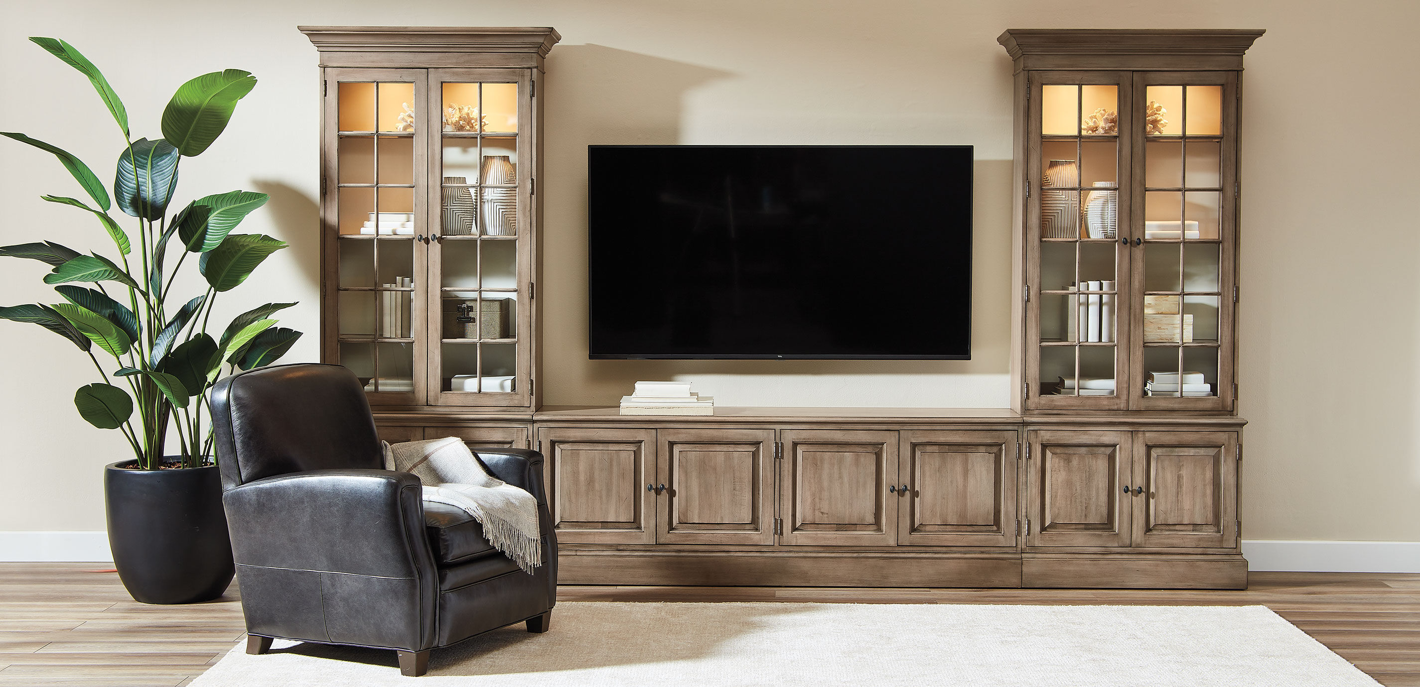 Villa Media Center, Glass Doors_2