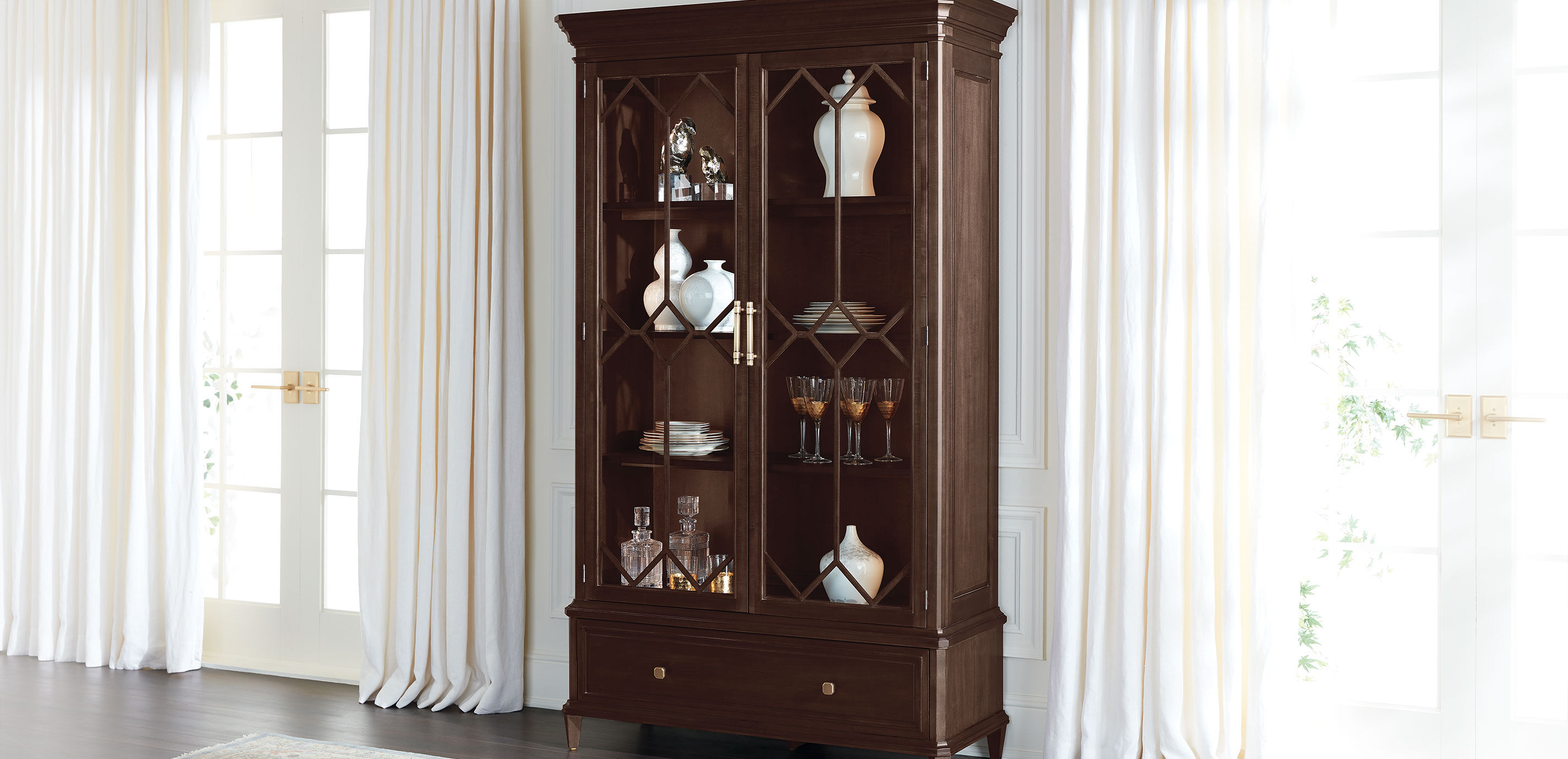 Tristan Display Cabinet_13