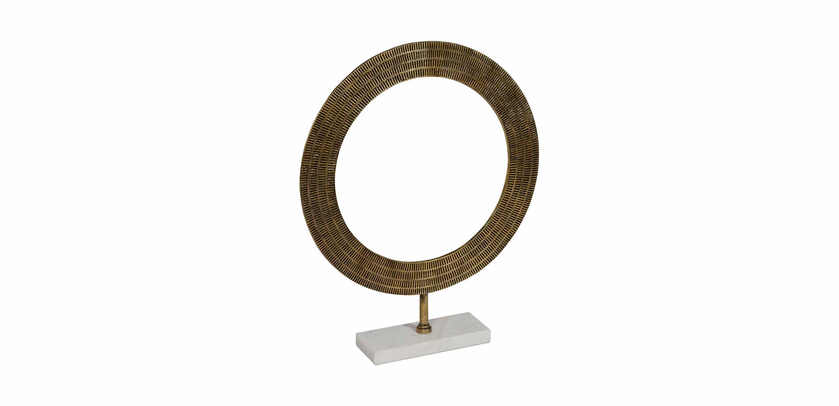 Devika Ring on Stand_3