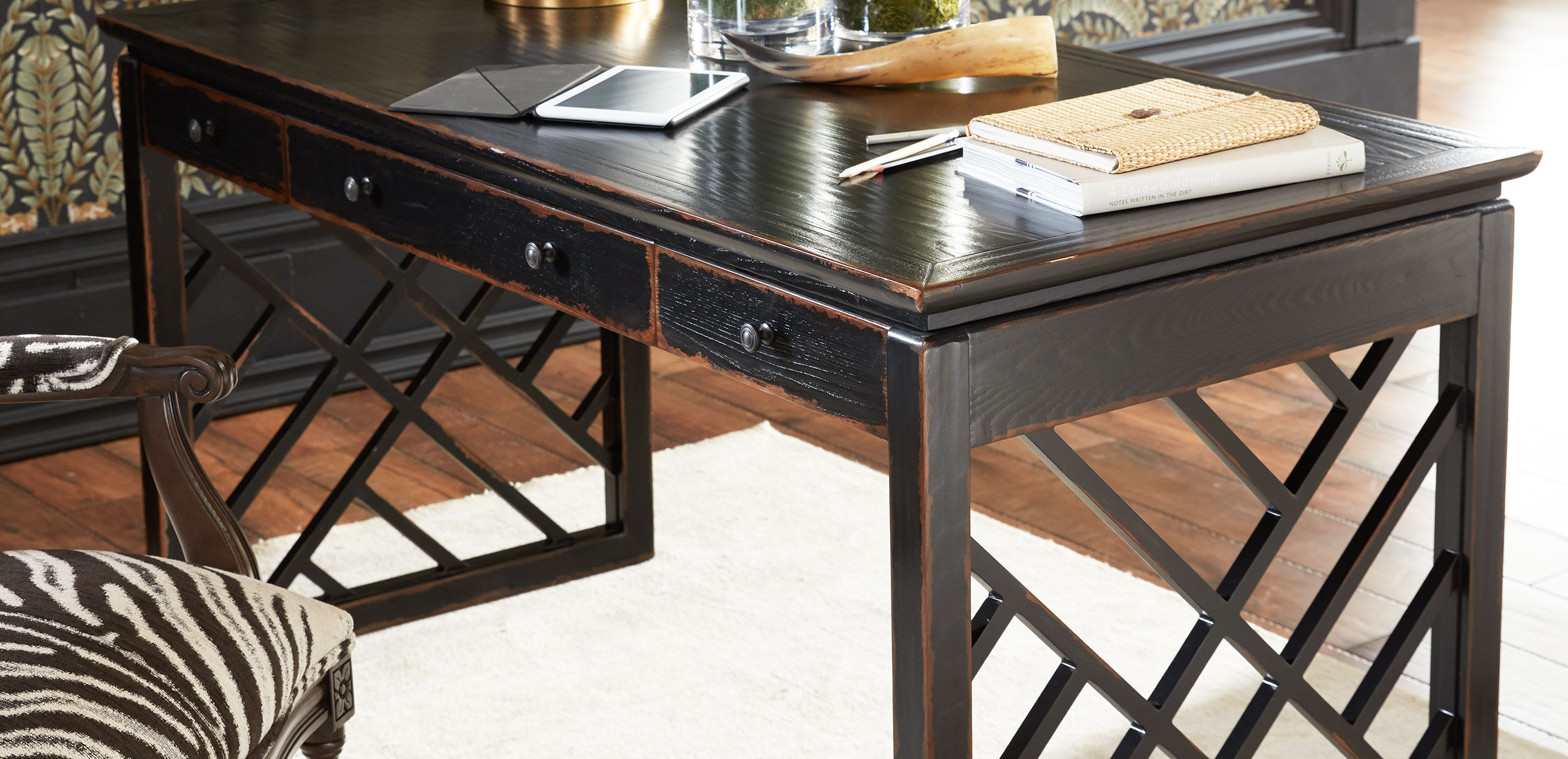 Dynasty Desk_4