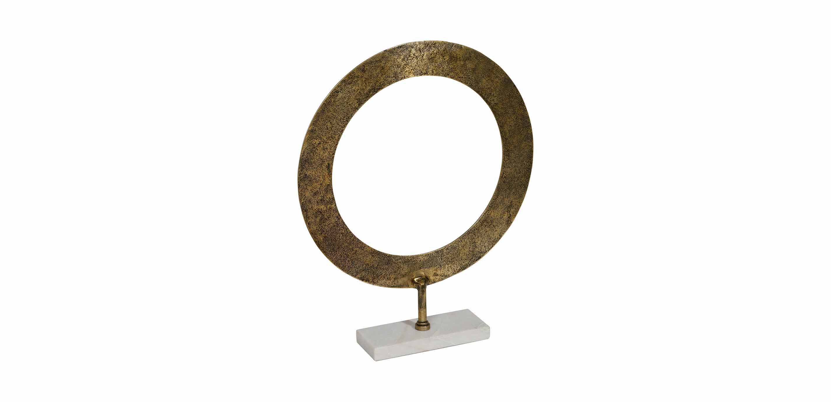 Devika Ring on Stand_2