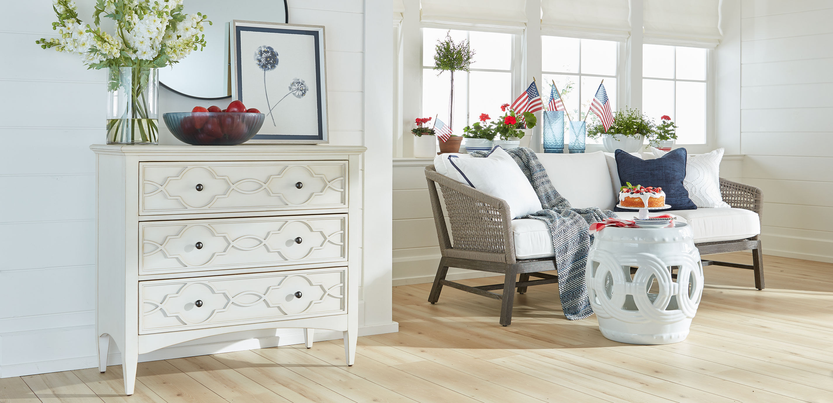 Eveline Three-Drawer Chest_4