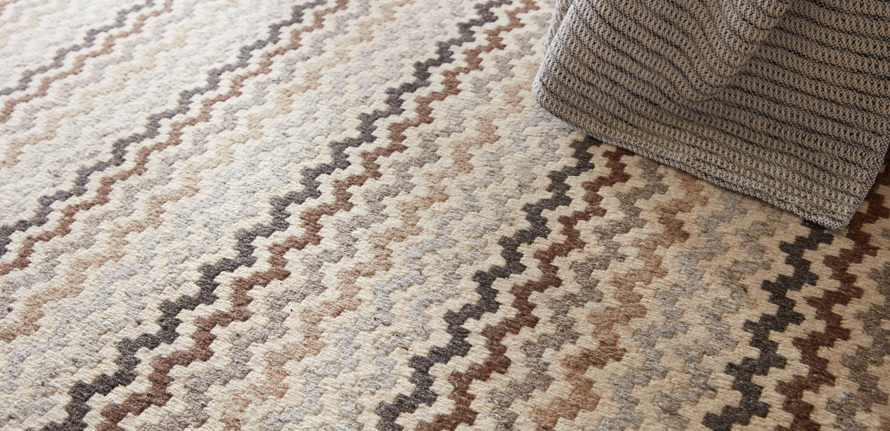 Flamestitch Modern Geometric Rug_8