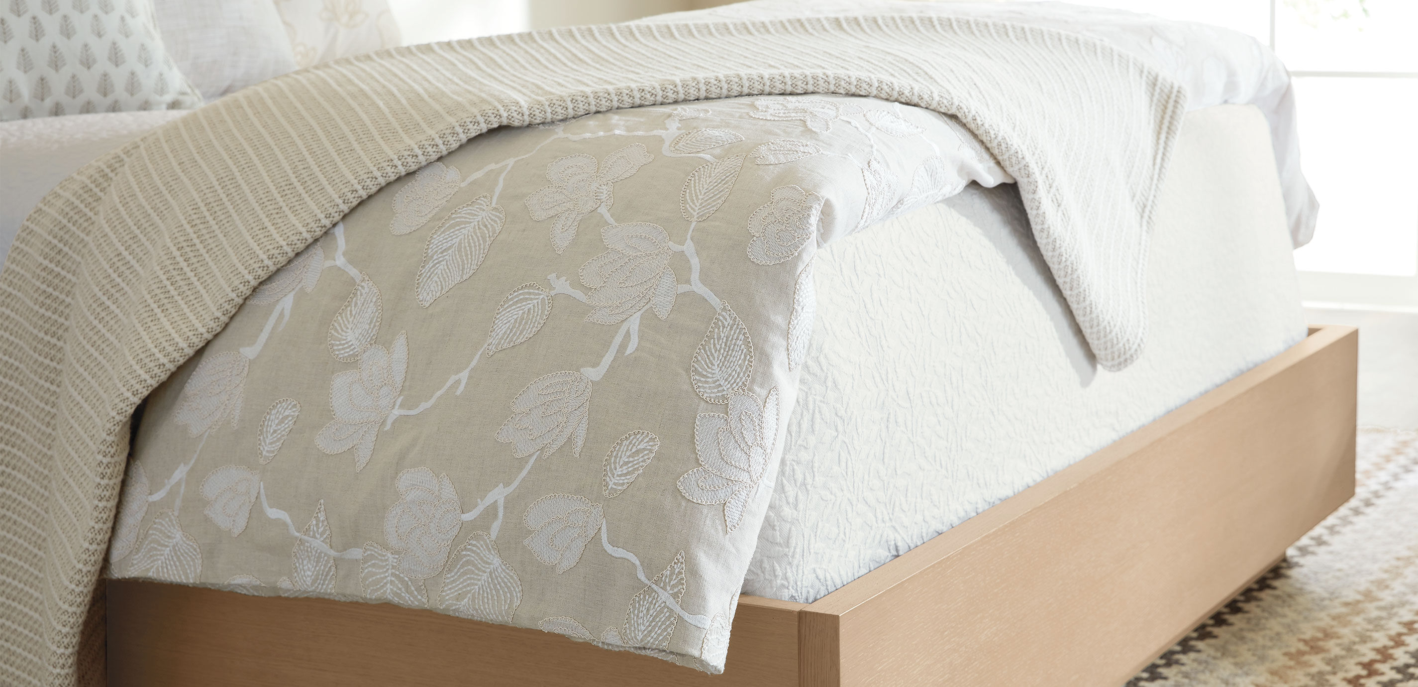 Matelass&eacute; Vine Coverlet and Shams Set_6