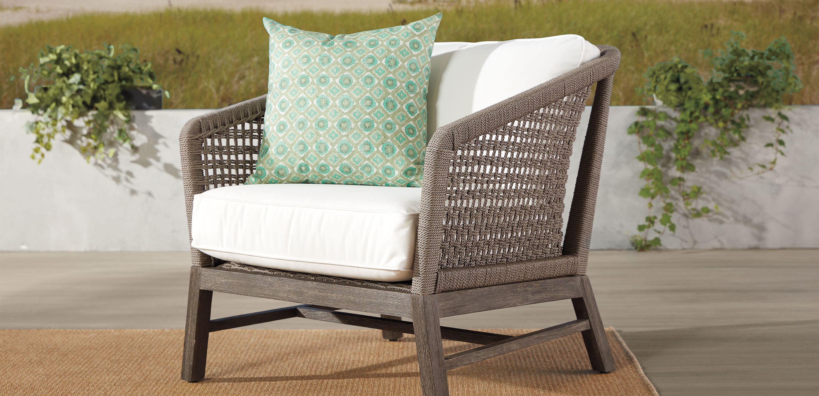 Viscaya Outdoor Lounge Chair
