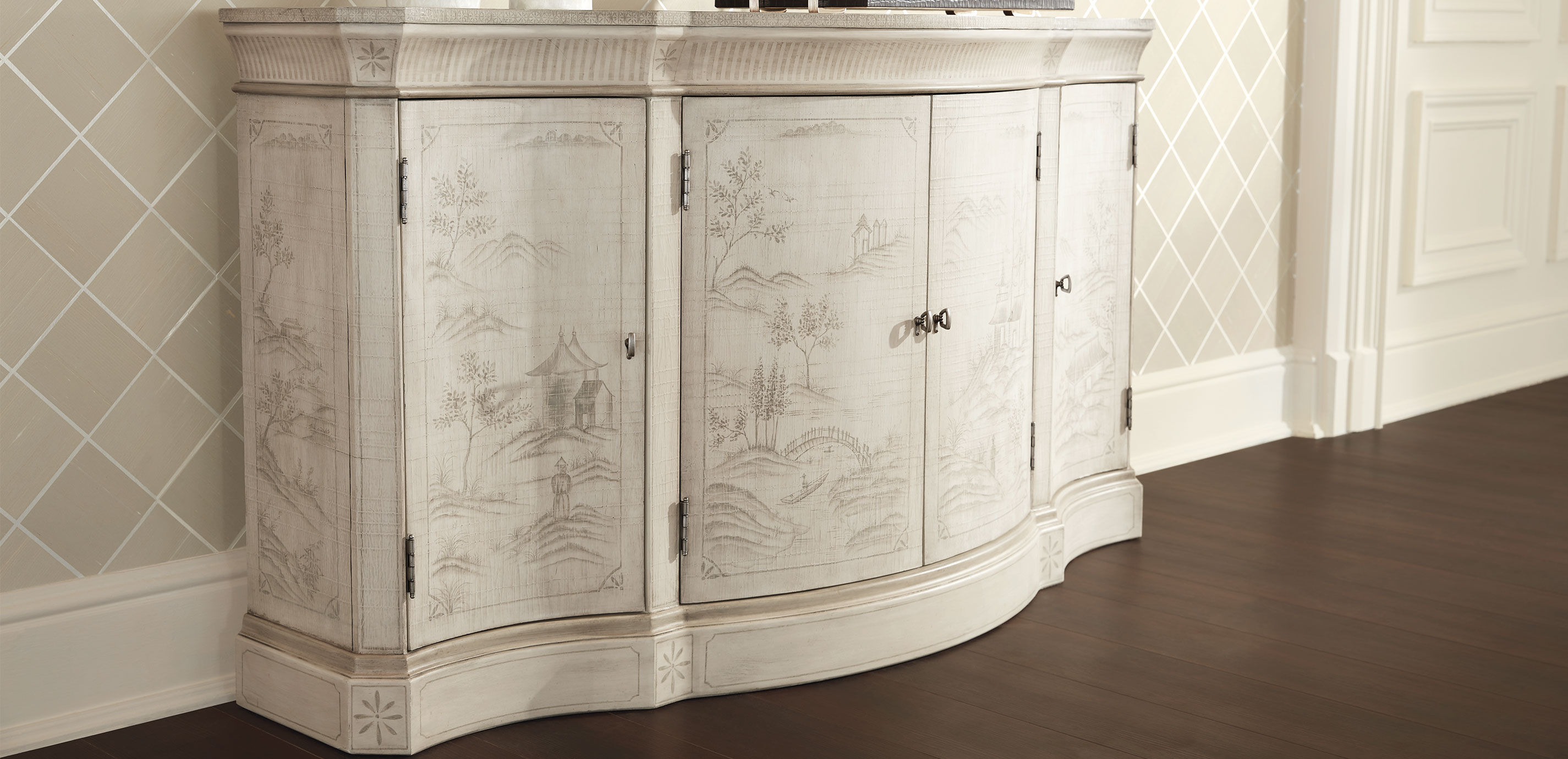 Vivianne Serpentine Console_11