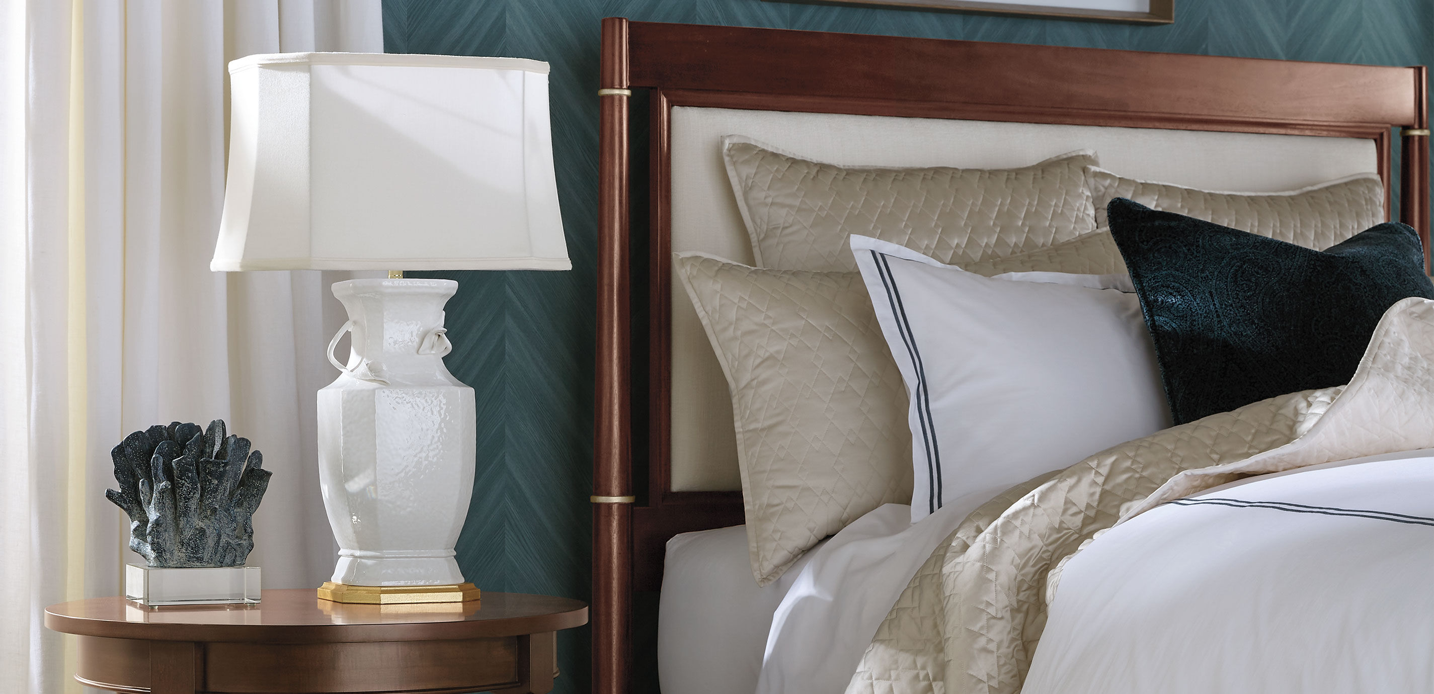 Lillie Ceramic Table Lamp_6