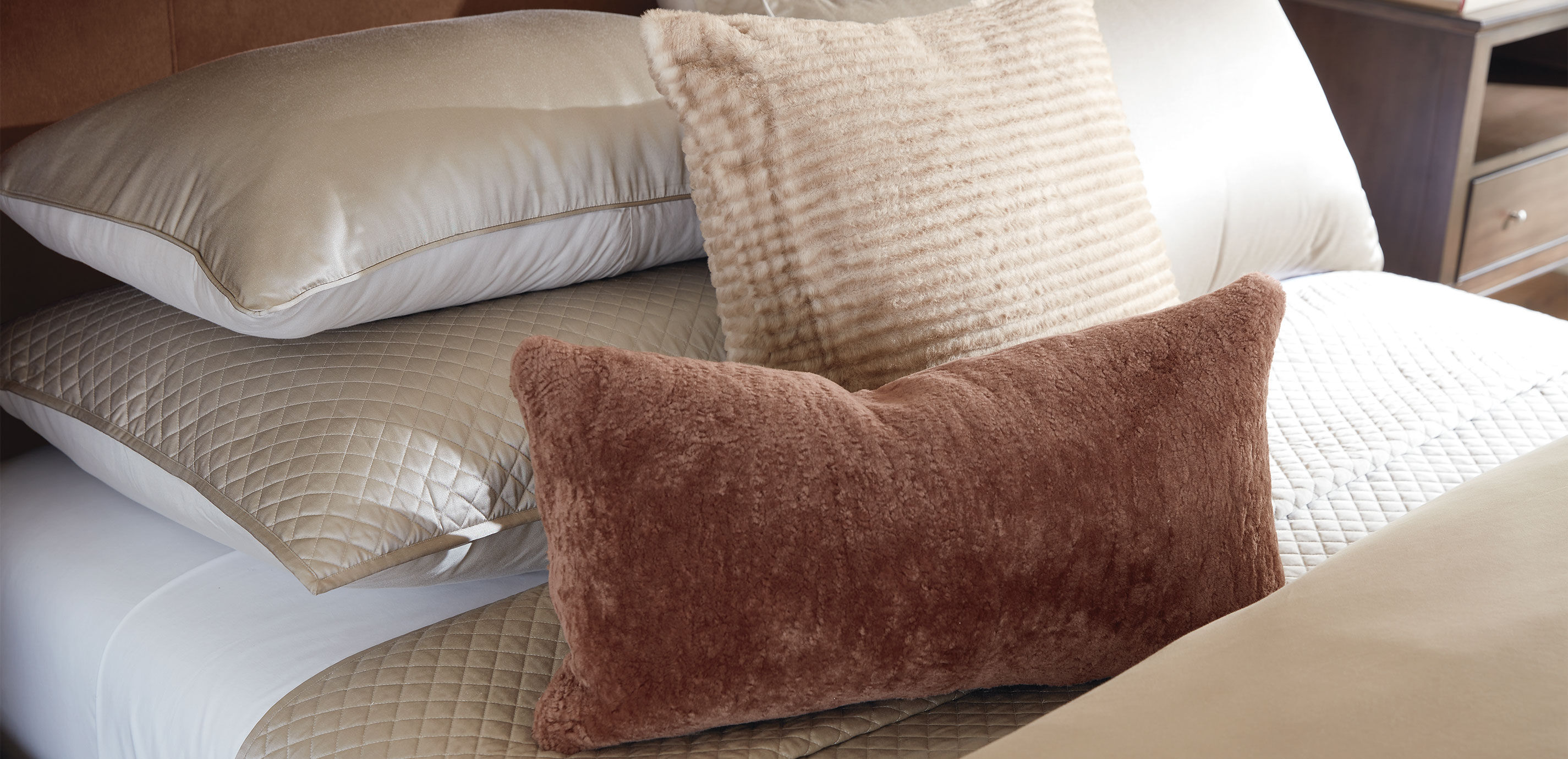 Sheared Sheepskin Lumbar Pillow_4